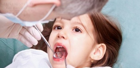 Giúp trẻ bớt đau khi mọc răng