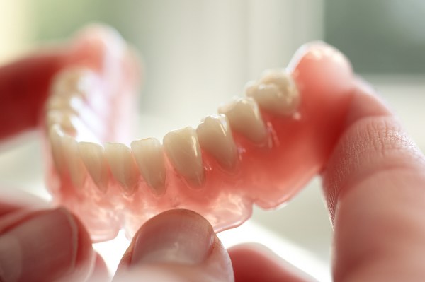 Các phương pháp trồng răng sứ hiện nay