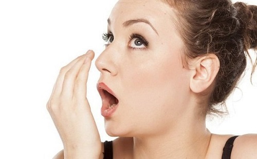 Lắp răng sứ bị sưng lợi phải làm sao?