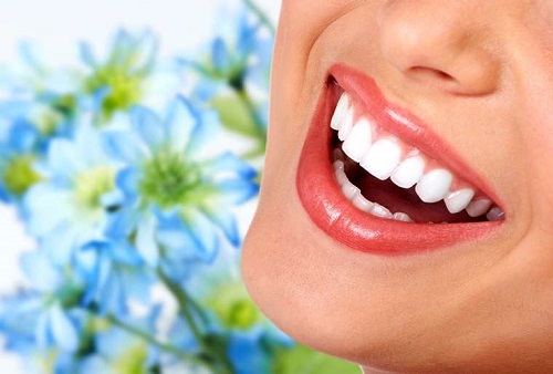 Bọc răng sứ titan có tốt không? Tìm hiểu chi tiết về răng sứ titan