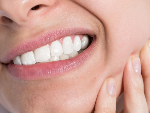 Răng khôn sưng đau có nhổ được không? Khách hàng hỏi đáp 1